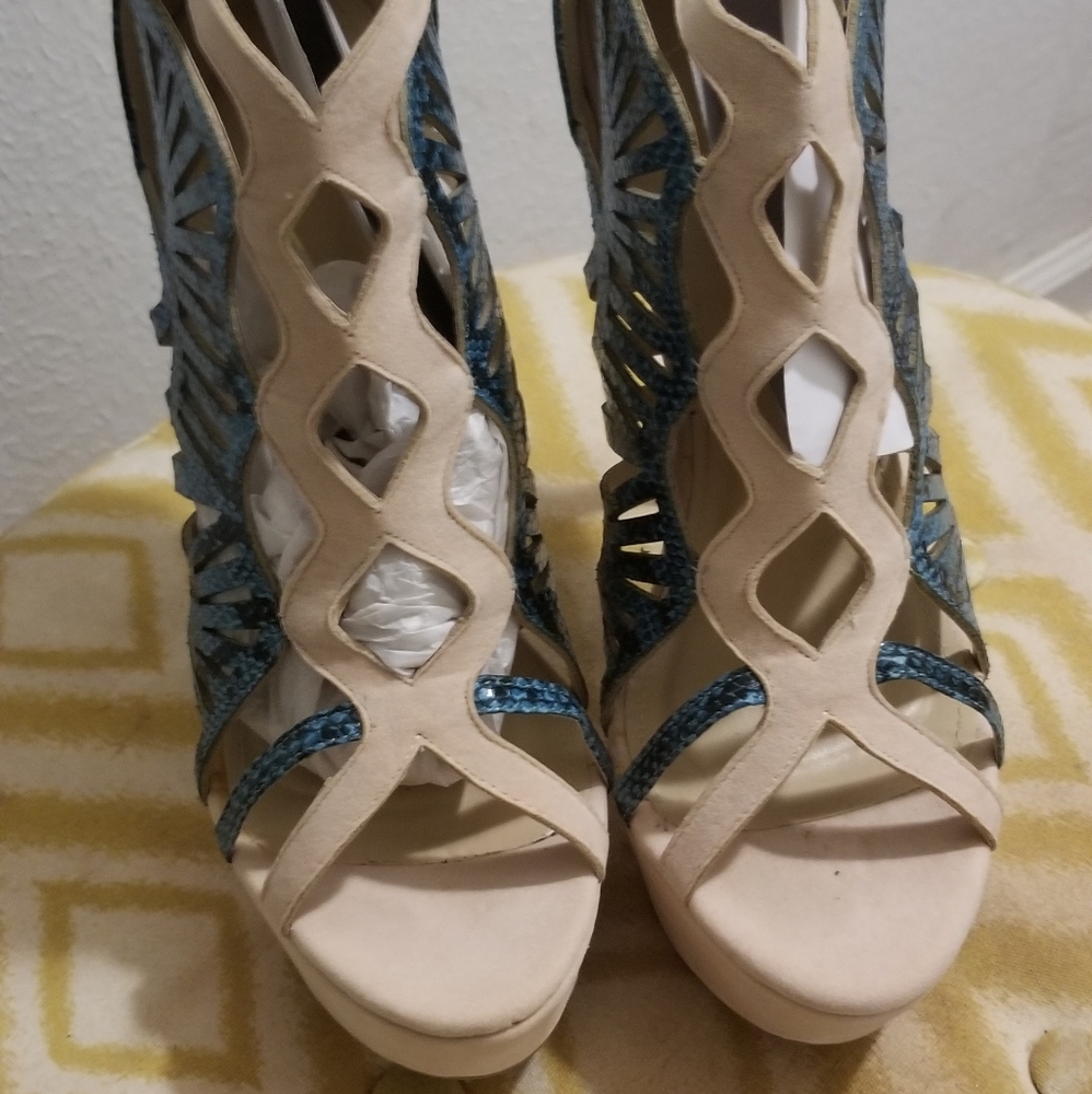 Heels - Picture 2 of 4